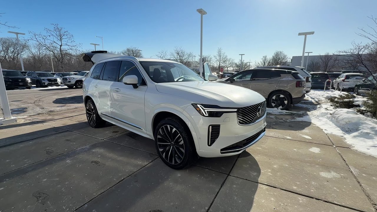 2025 Volvo XC90 Plus Highland Park, Evanston, Deerfield, Lake Forest, Winnetka, IL
