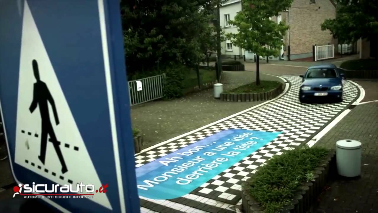 SMS al volante. Il video dell'incidente che non ti aspetti