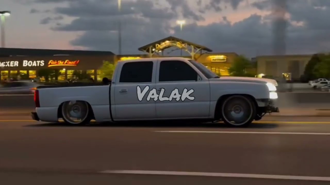 Malboro rojo ~ Fuerza Regida (CONCERT HALL)