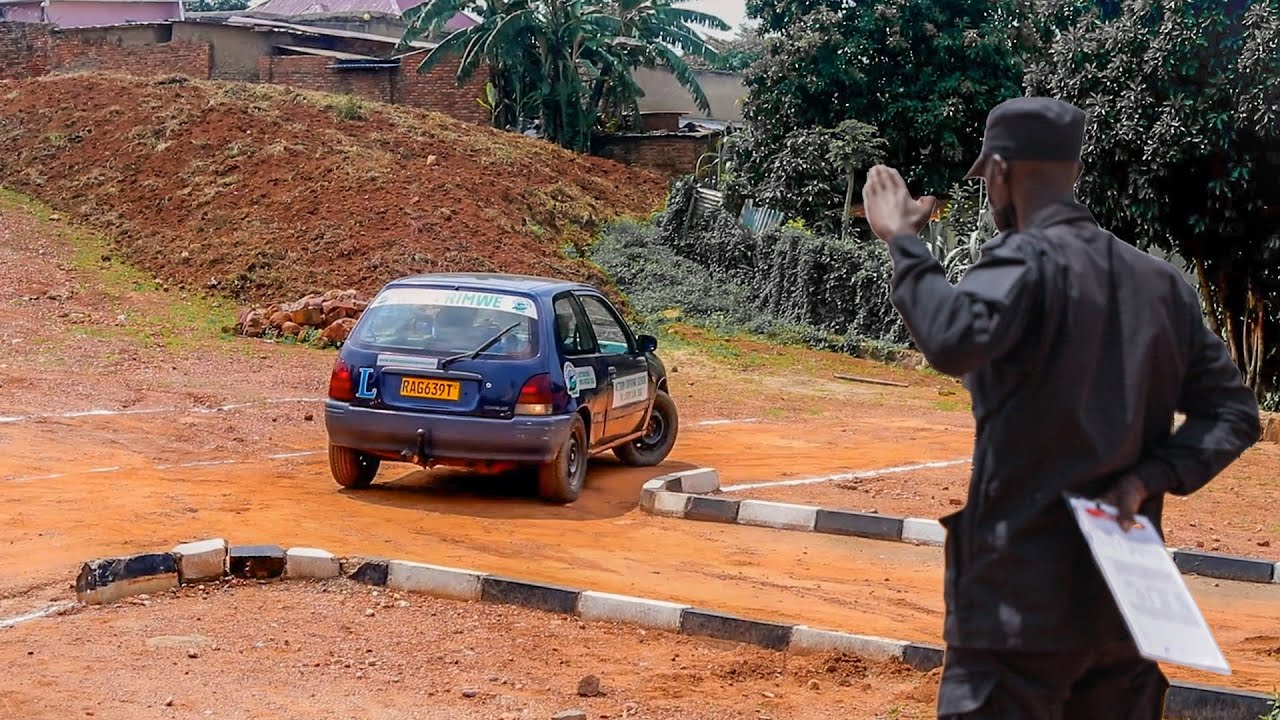 T CROSS | Ntiwatsindwa ukoze gutya IKIZAMINI CYA PARKING nshyashya police yongeye mu bizamini CAT B.