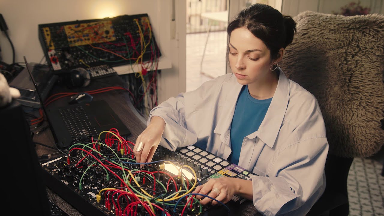 Julia Bondar's Performance for Faders Up with Trovarsi!