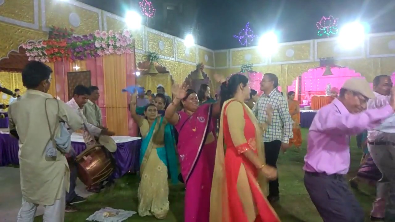 दिल्ली की शादी में गाँव के ढोल और मशूक बजा