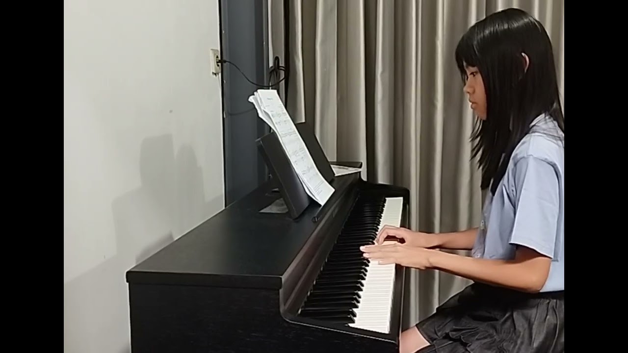 Gwyneth plays Melody in F, Remember Me from Coco, and Berry's Smoothie