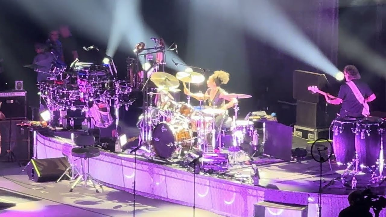 Santana - Cindy’s Drum Solo @ MVM Dome