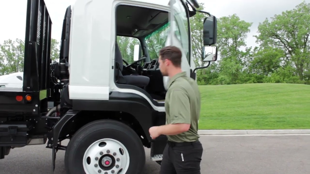 2022 Isuzu FTR Walkaround
