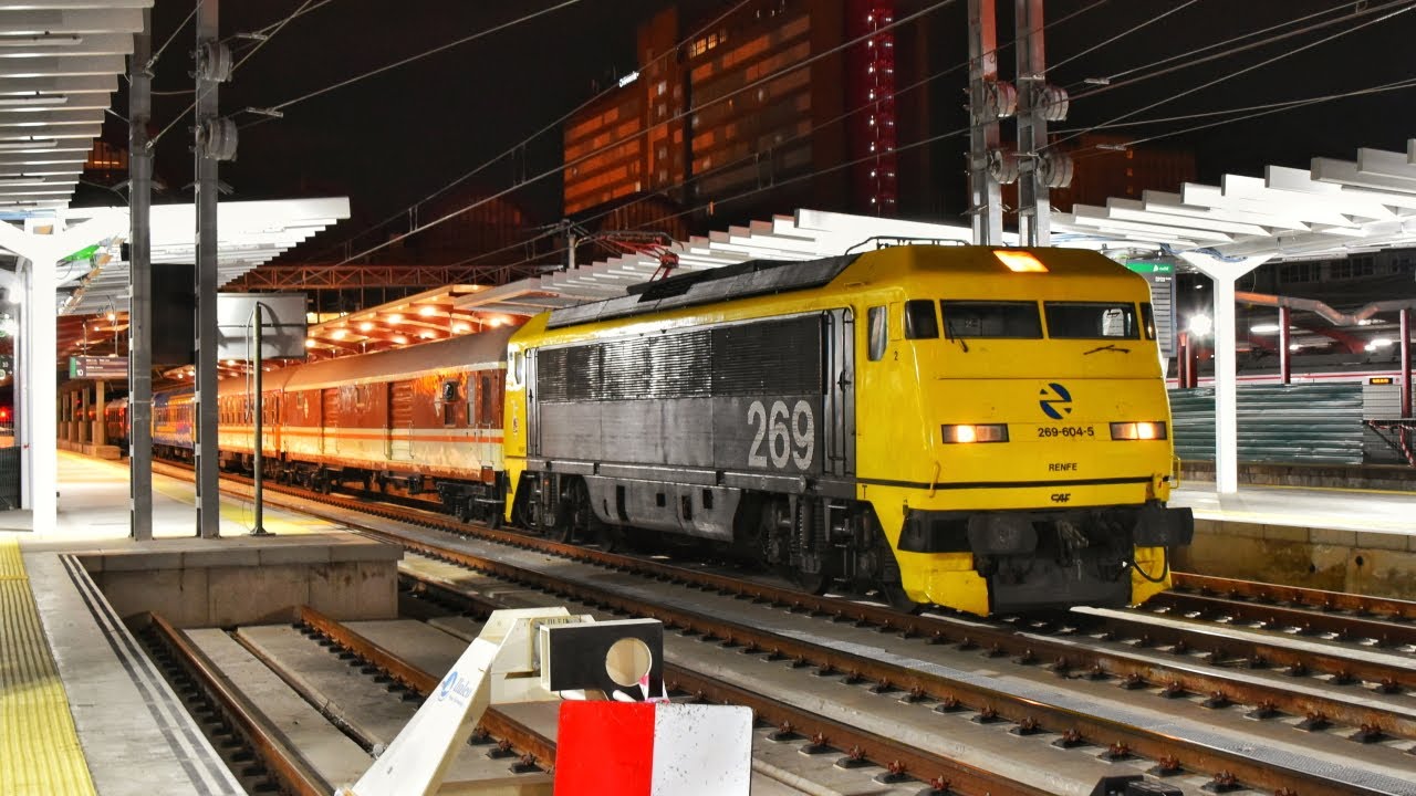 Los trenes de la noche en la estación de Madrid Chamartín