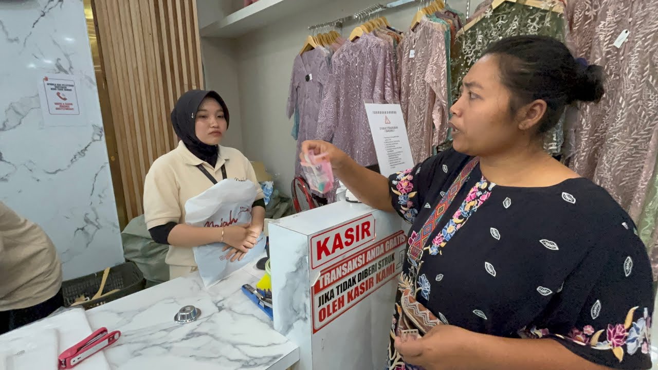 JARE PUTRI MBAK MUR MBORONG NO KLAMBI ANAK E TOK BOJONE ORA DITUKOKNO DIKON UDO ORA KLAMBEN HAHA🤣🤣😱