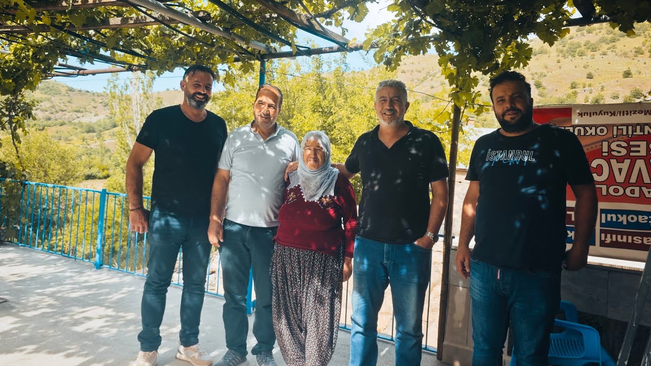 DÜNYANIN MERKEZİNDE BİR KÖY. KELXASİ KÖYÜNDE KARDEŞLERİMLE BİR KAHVALTI FASLI.