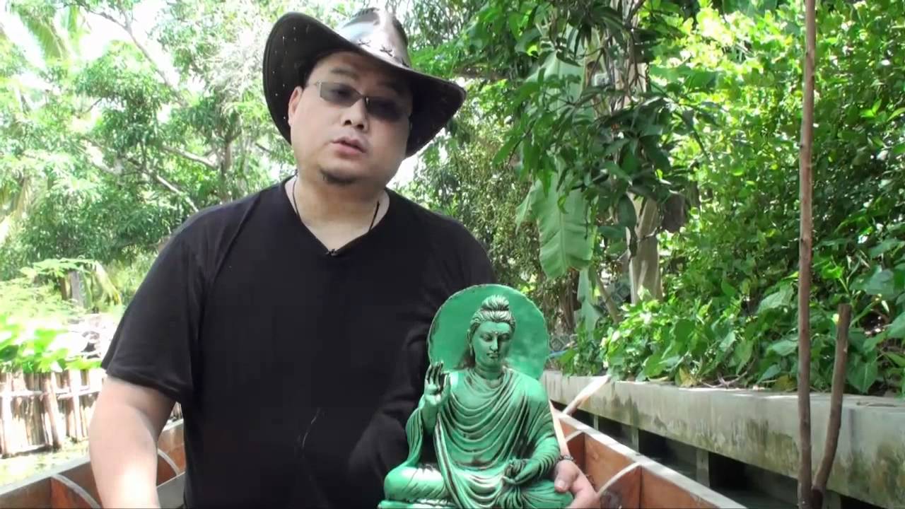 Making Offerings to BUDDHA - a Dharma talk at Thailand's famous Floating Market