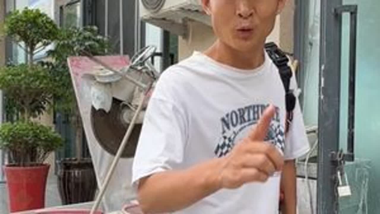 花一万块钱收了一堆石头，切了一百多块牌子，这次赚大了，小宝很是开心#新疆和田玉 #挖玉人 #记录真实生活