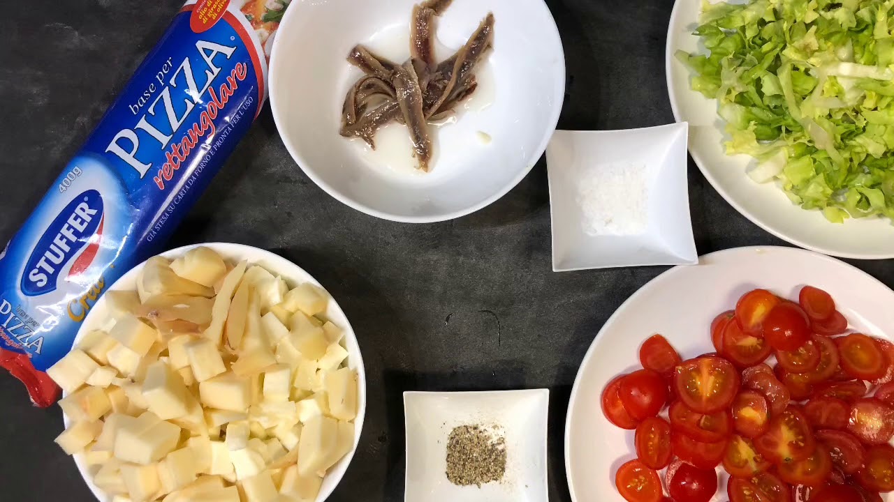 Pizza/focaccia messinese con la pasta pronta