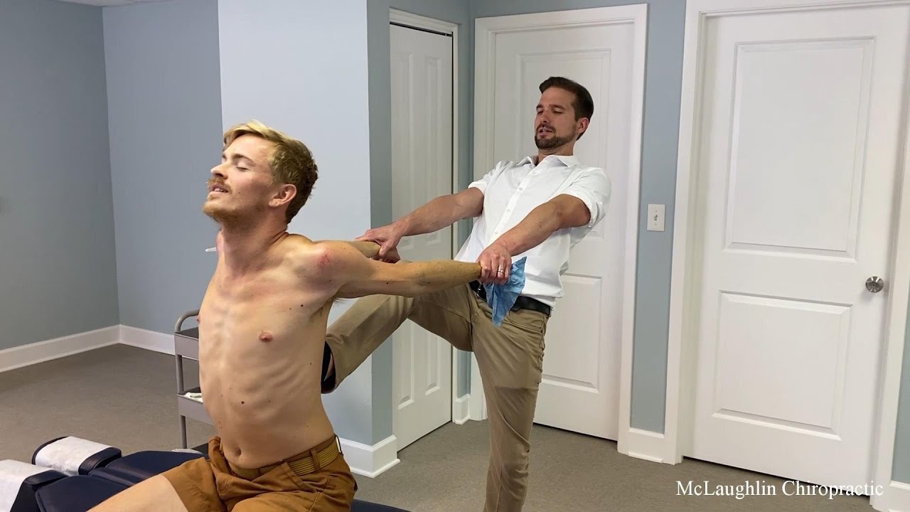 Tight Shoulders & *Back Knots* Patient Feels Huge Relief After Back Cracks and Stretching!