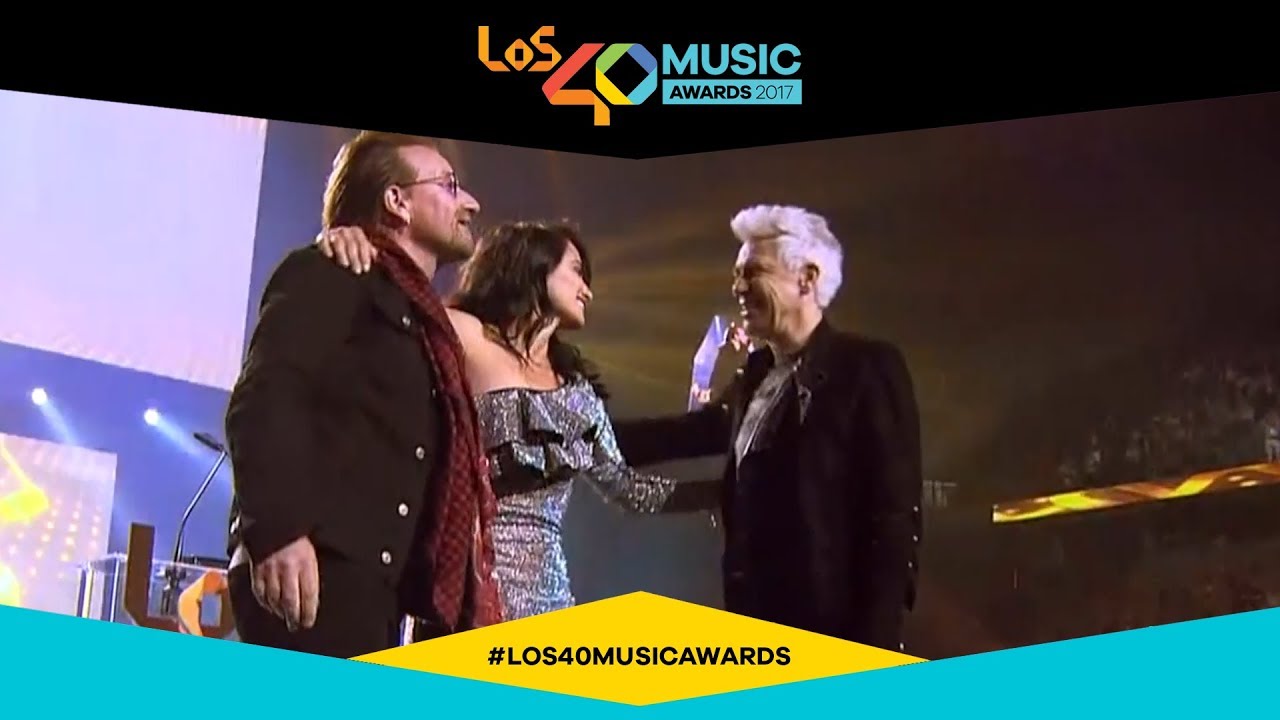 U2 gana el Golden Award (entregado por Penélope Cruz) | LOS40 Music Awards 2017