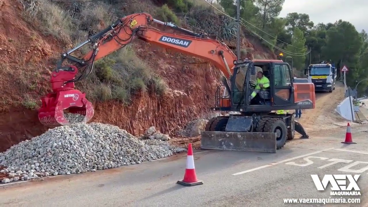ROTAR | Pinza de manipulación Rotar RG22 trabajando en escollera