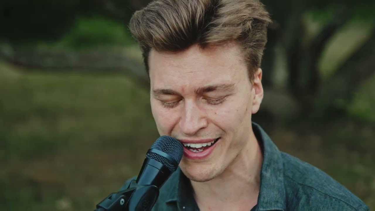 Breakaway (Kelly Clarkson) - Live Acoustic Cover by Nico Grund