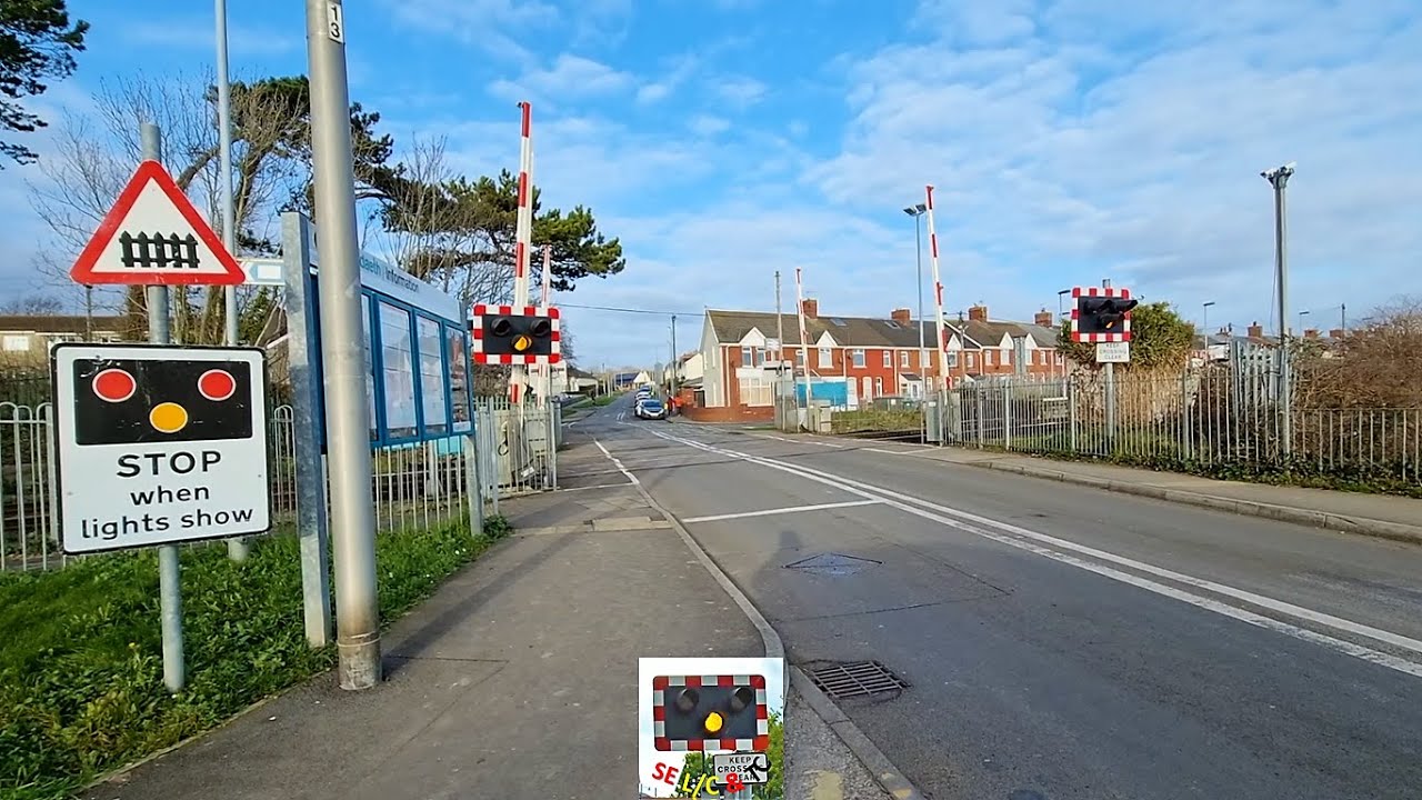 (Very faulty alarm) Rhoose Level Crossing, Vale of Glamorgan
