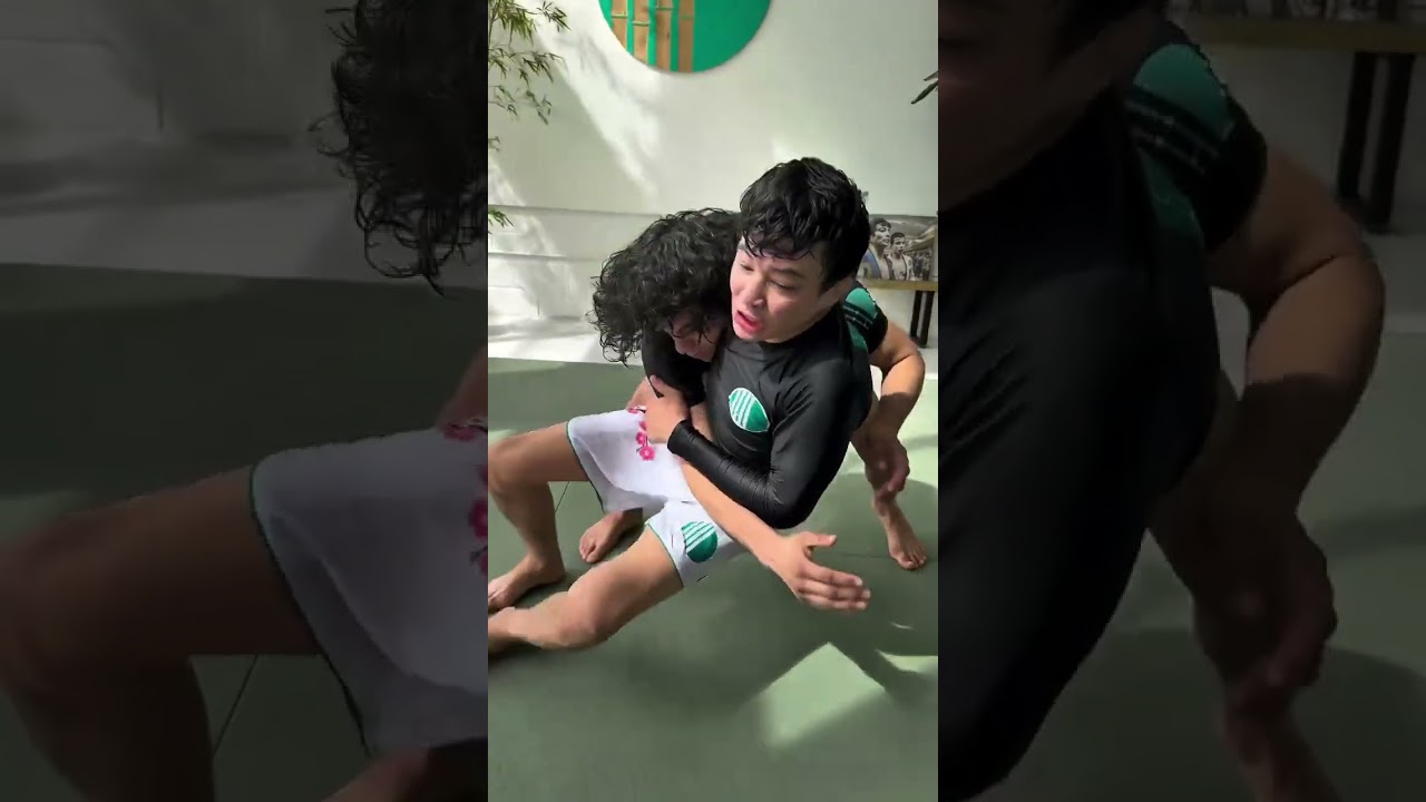 Responde a&iacute; j&aacute; tomou uma dessa ? &ldquo;Flying Jlock&rdquo;🔥🥋 #bjj #jiujitsu #oss