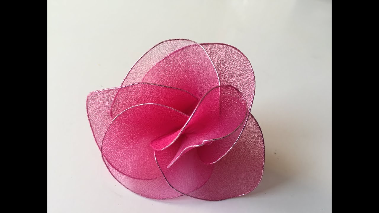DIY -  Comment réaliser une FLEUR en NYLON à partir d'un COLLANT ?