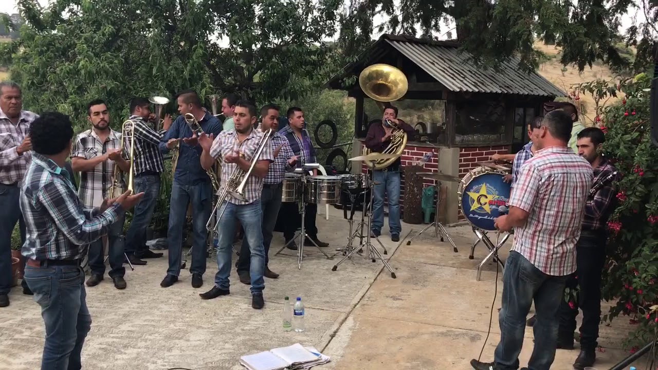 Banda La Cariñosa - Tecateando