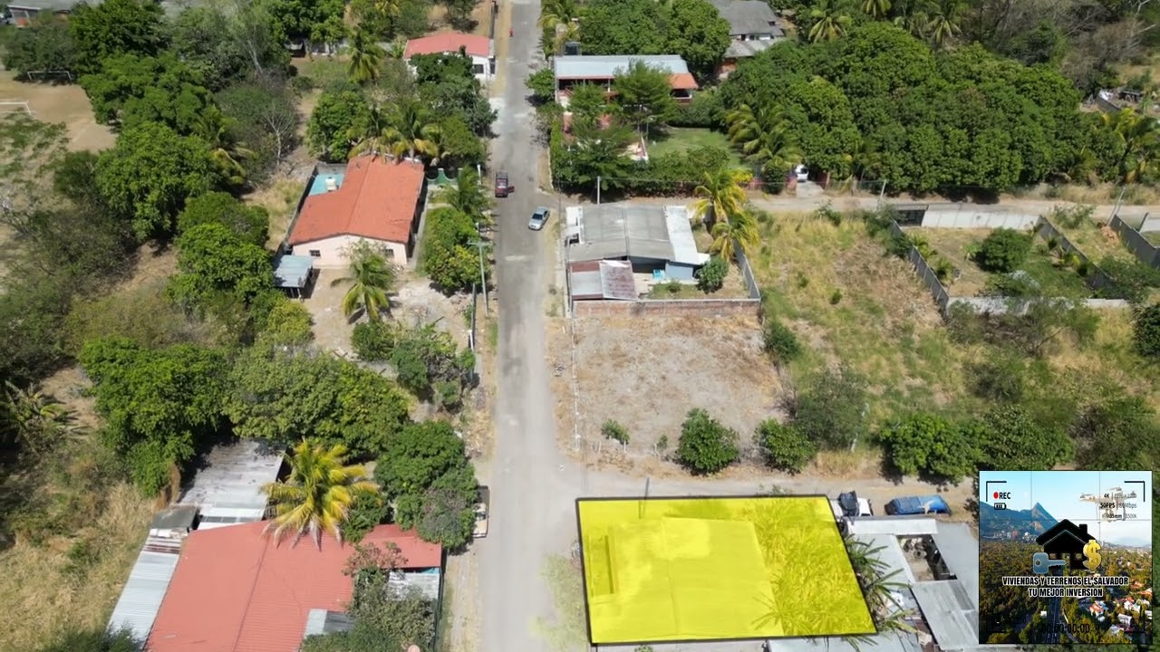 #211 Casa De Esquina En Venta a Pocos Metros de la Carretera principal. 
