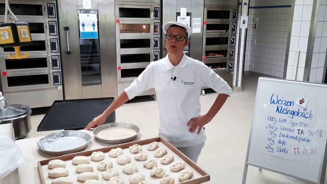 Weizenbrötchen und Weizenkleingebäck! Video aus der Schulbackstube!