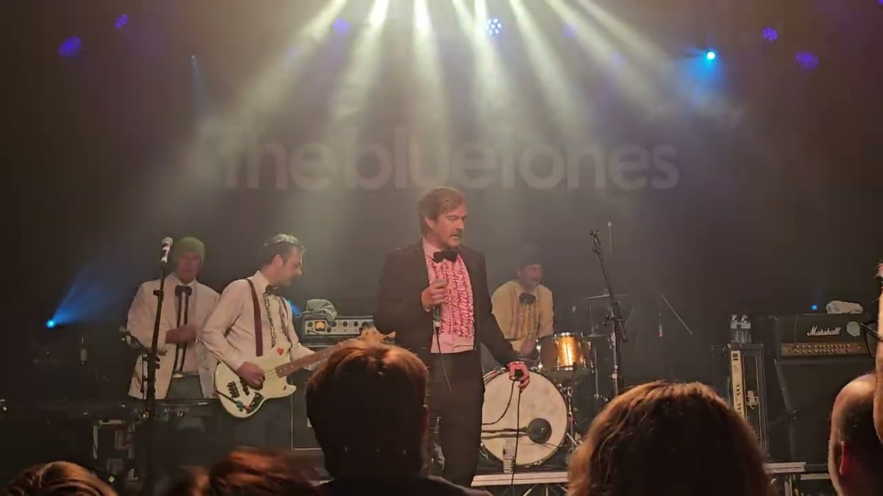 The Bluetones 'Never Going Nowhere'