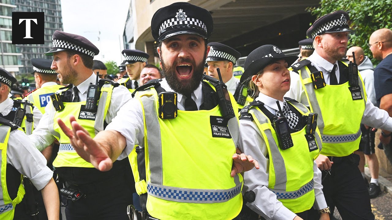 Anti-migrant Protesters Clash with Police in London