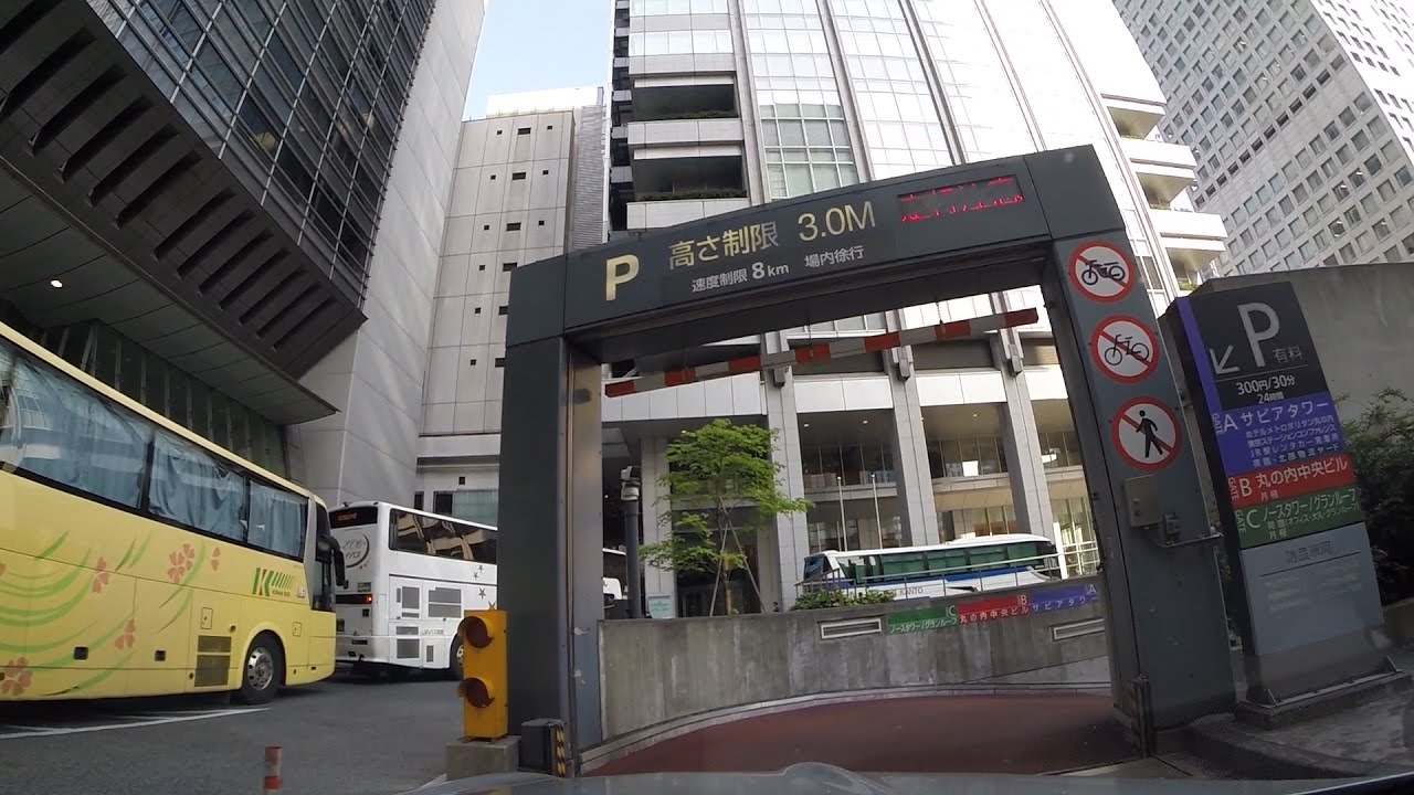 サピアタワー 地下駐車場（入庫）
