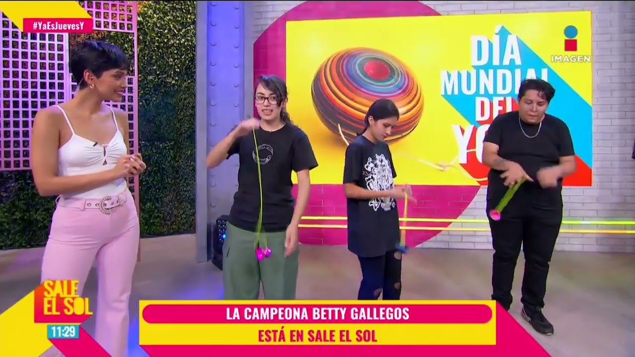 ¡Mark Tacher vs Betty Gallegos, la CAMPEONA mundial del yoyo! | Sale el Sol