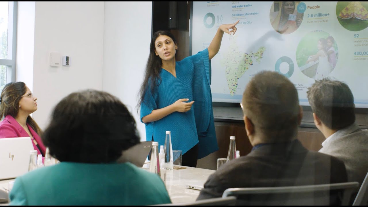 Kellogg Honors Roshni Nadar Malhotra &rsquo;03, &rsquo;08 MBA