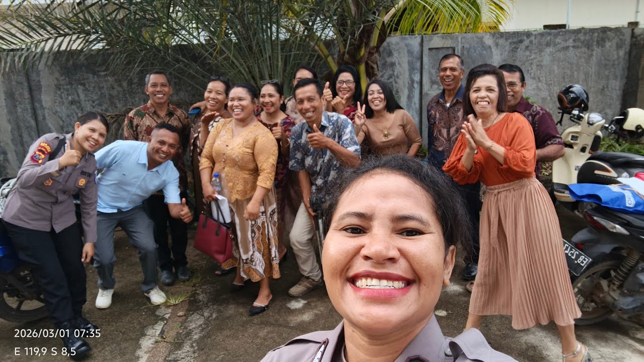 Merinding! Harmoni Lagu “Golgota” di Gereja Waesambi | PS Santa Cecilia & Polres Manggarai Barat