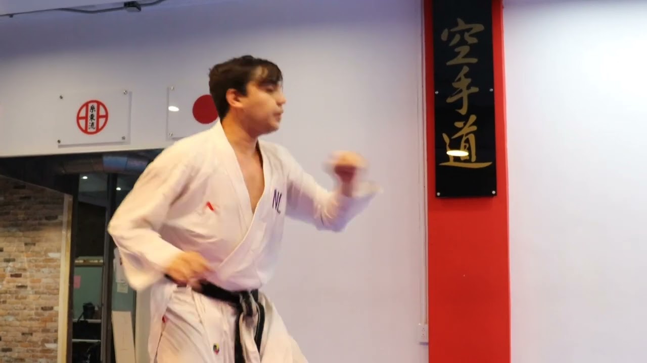 Patada con giro de Karate (Ushiro Yoko Geri)