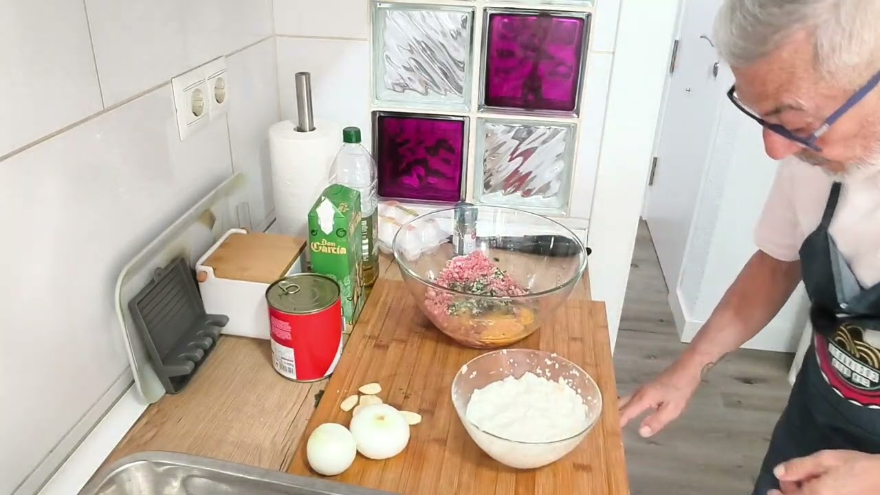 Albóndigas en salsa de tomate sin harina ni fritas fácil y muy buena.