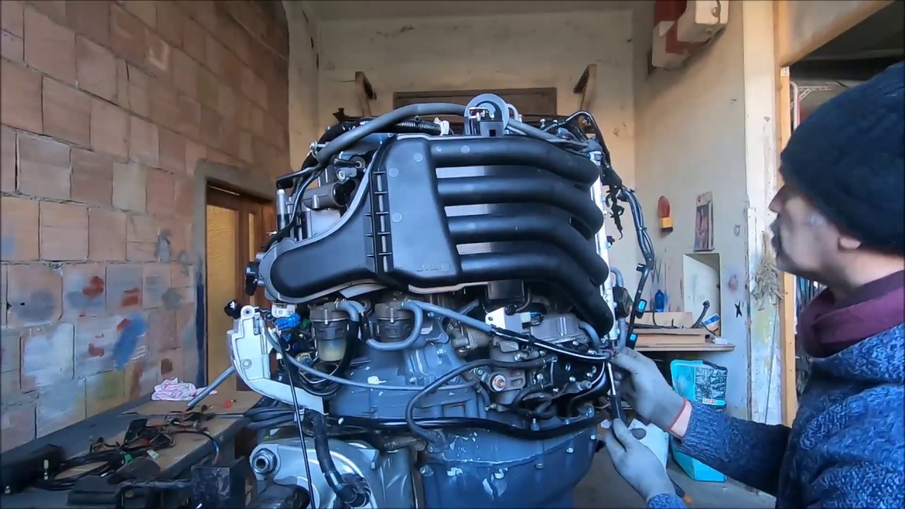 Honda BF150. Guardiamolo dentro. Episodio 1 Undress the Boy.