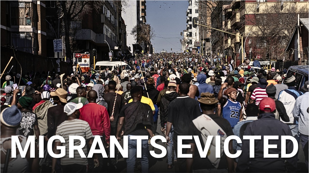 Wild scenes as fed up South Africans force migrants from their homes