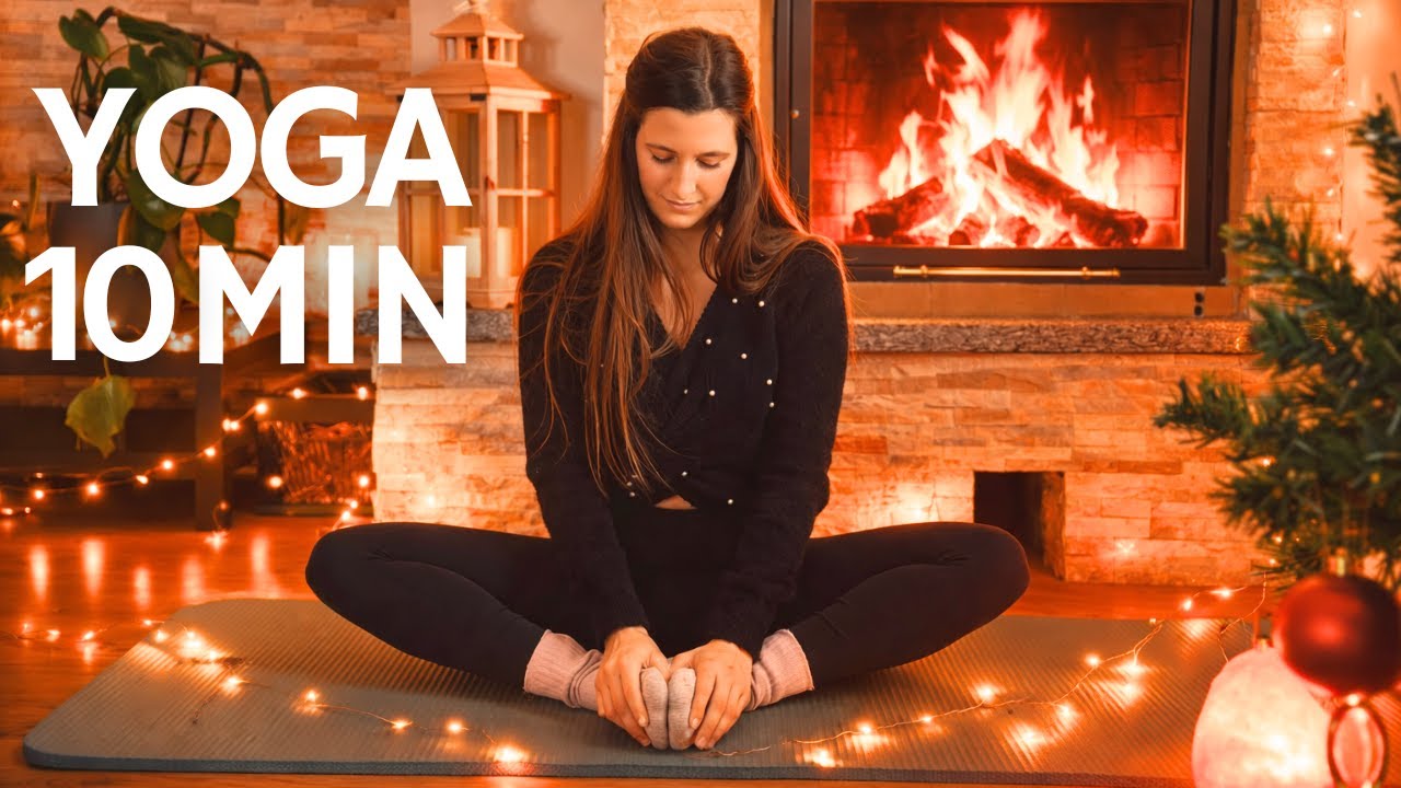 10 minuti di yoga per principianti | Stretching per corpo e mente davanti al camino