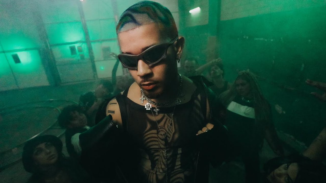 BELLA QUE? - Chris Palace (Official Video)