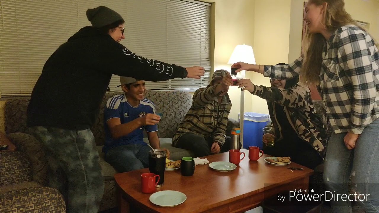 16. viikko | American college students eating Finnish food