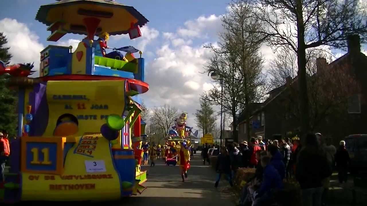 Vatvliegûrz Riethoven 2014 optocht bergeijk