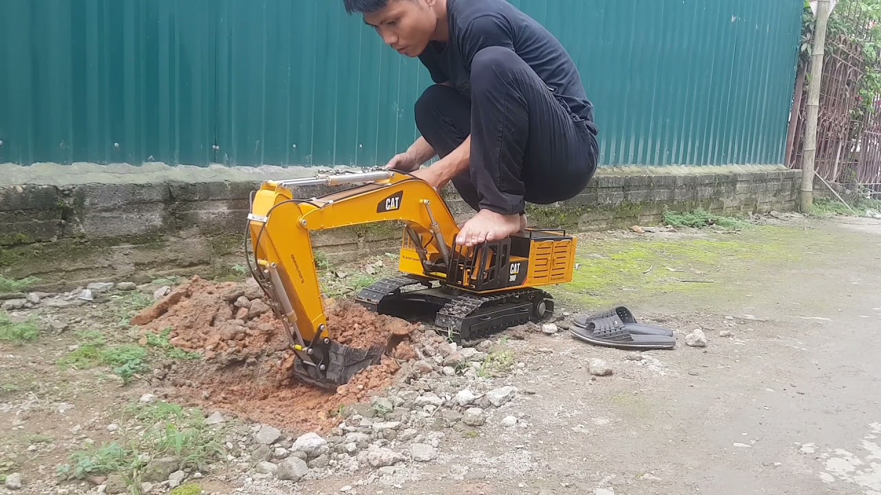 excavator rc scale 1/12 40kg, máy xúc thủy lực tự chế quốc đất cứng, nhấc luôn cả máy...