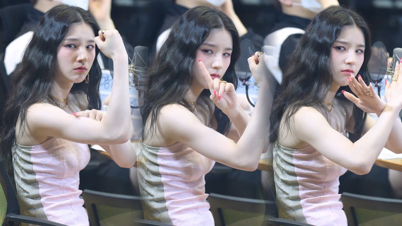 플랭크 10분 가능한 이달의 소녀 희진, 뽀빠이 포즈는 NO! @ 영재의 친한친구 직캠 | 220628 | 4K 60p by -wA-