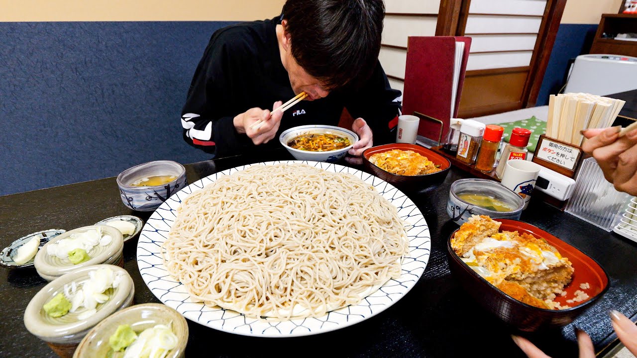 【臨時休業】衝撃の１キロ爆量メガ盛りそば！カツ丼！常連が殺到するチャーシュー増し老舗そば屋に密着丨Tempura and Soba Restaurant