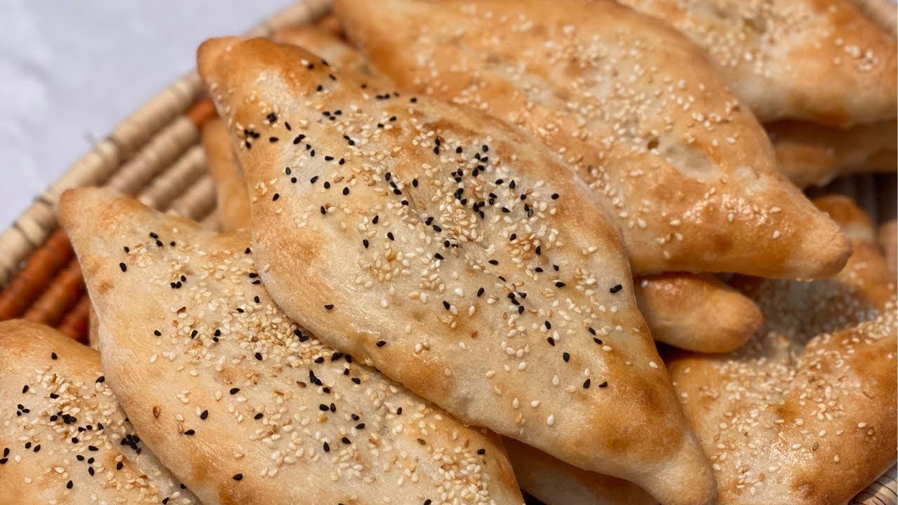 Samoon: Iraqi bread/ الصمون العراقي / طريقة عمل الصمون العراقي في المنزل/  الصمون الحجري