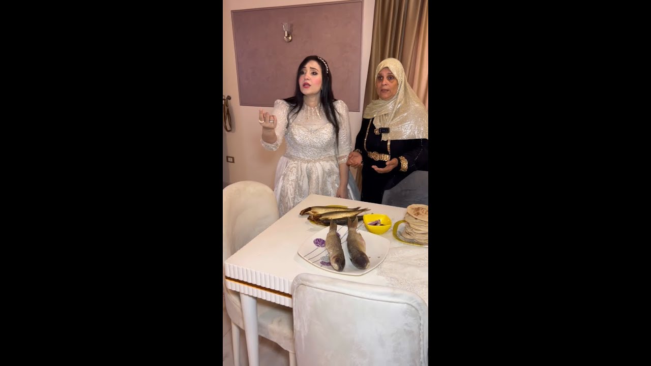 عروسه تكشف خيانه زوجها مع الخدامه بسبب اكل الفرح