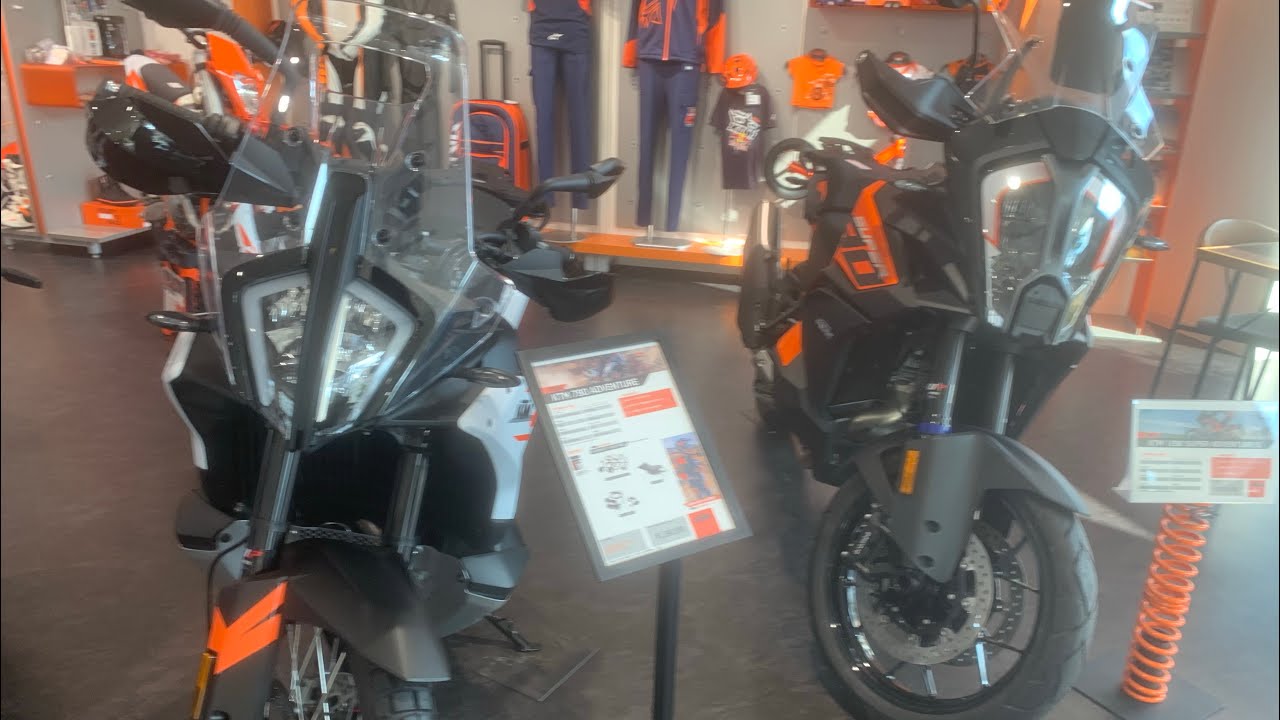 KTM showroom visit 🇯🇵surrounded by purepower & perfection 🏍️🔥