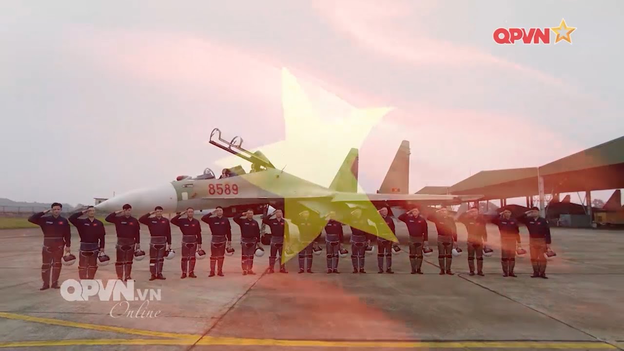 Chiến đấu cơ Su-30MK2 bay “xông trời” chào năm mới, sẵn sàng bảo vệ vùng trời Tổ quốc