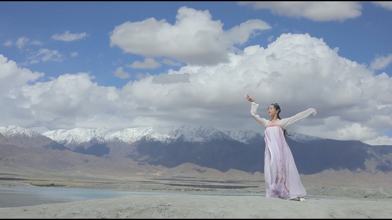 Hanfu Girl - Beautiful Dance, Snow Mountain, Lake