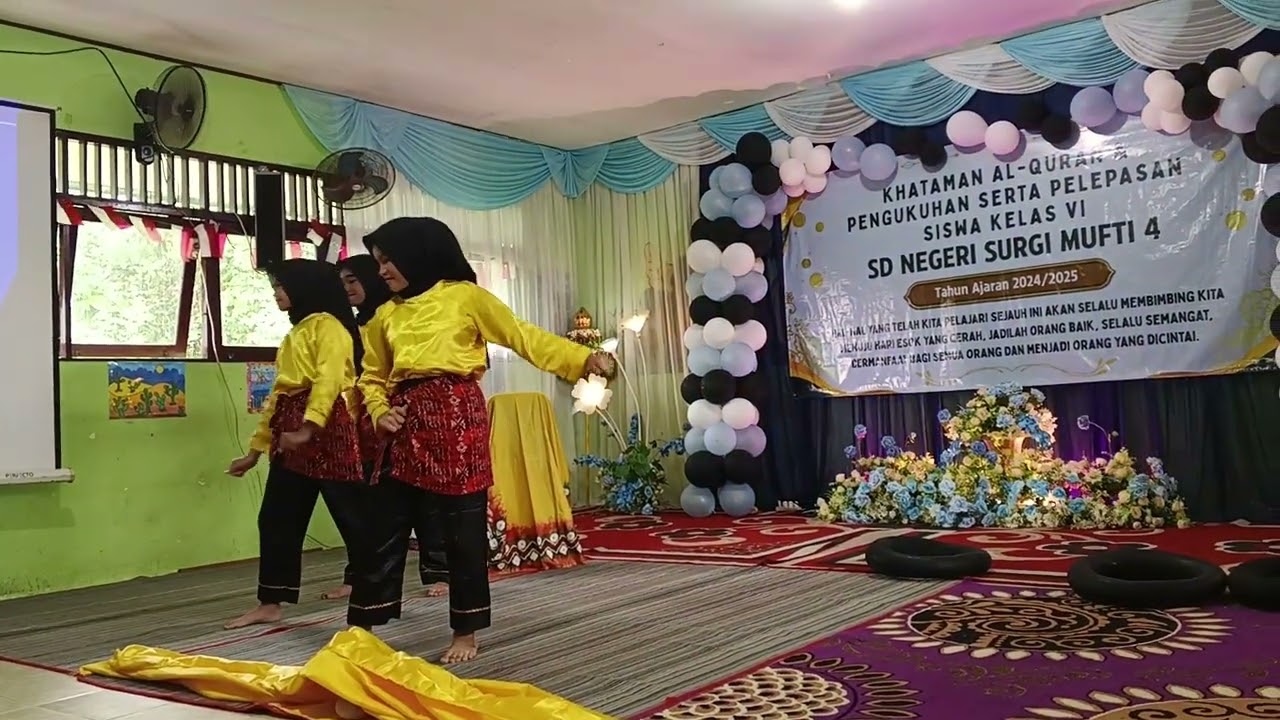 Menari Pengukuhan kelas VI tahun ajaran 2024/2025