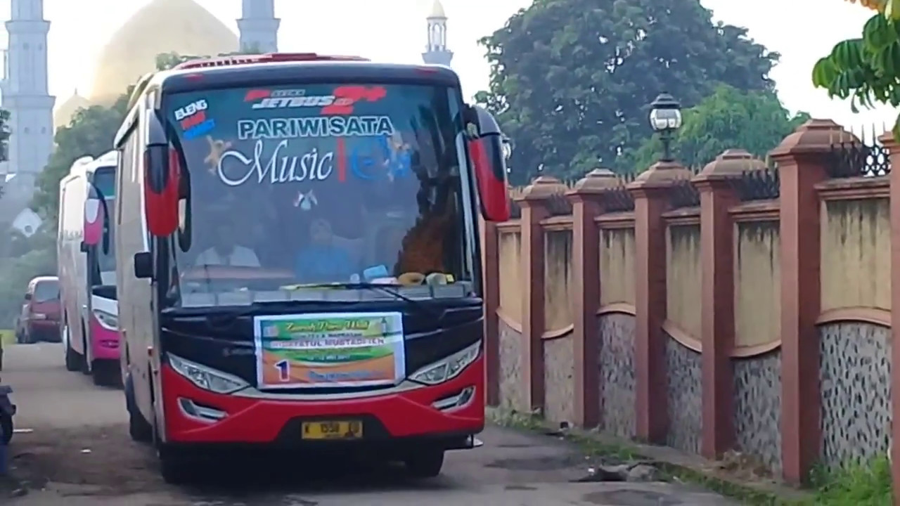 Bus Zaki Putra Trans,Senja Furnindo,Satria Muda,Sahabat Keluar Masjid Kubah Emas(11 Mei 2017)