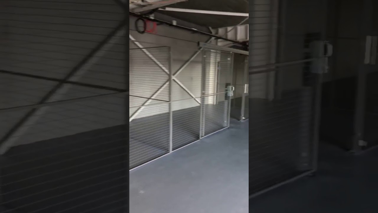 Chantier cloisons grillag&eacute;es